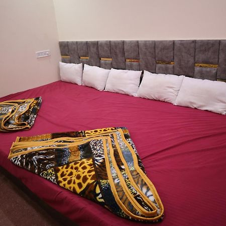 Hotel Shree Kalbhairav Kripa Uddzsaín Kültér fotó