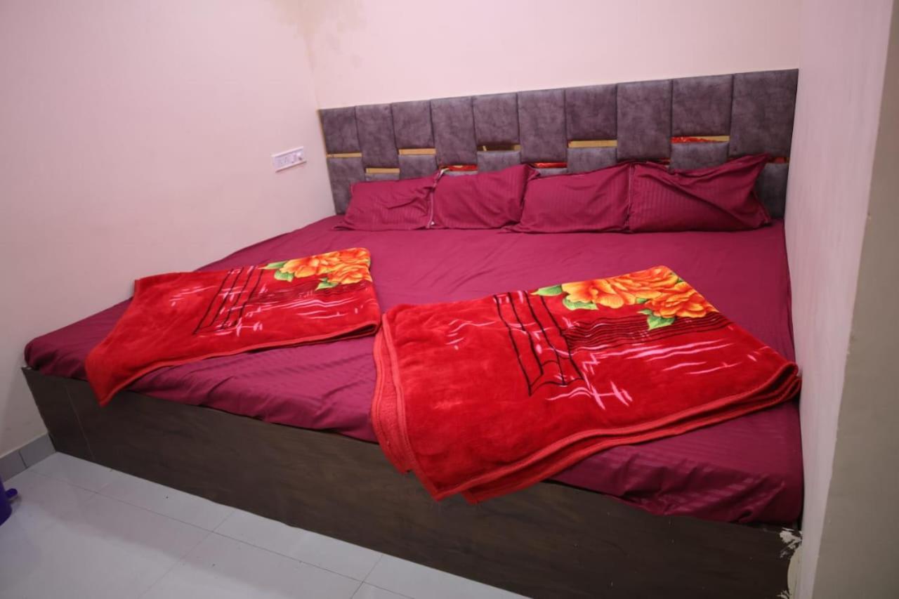 Hotel Shree Kalbhairav Kripa Uddzsaín Kültér fotó